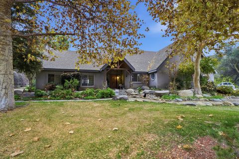 Photo of 33721 Globe Drive, Springville, CA 93265 (MLS # 238974)