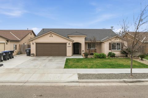 Photo of 2201 E Delta Court, Visalia, CA 93292 (MLS # 240096)
