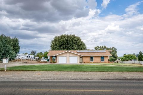 Photo of 5602 N Mccall Avenue, Clovis, CA 93619 (MLS # 242096)
