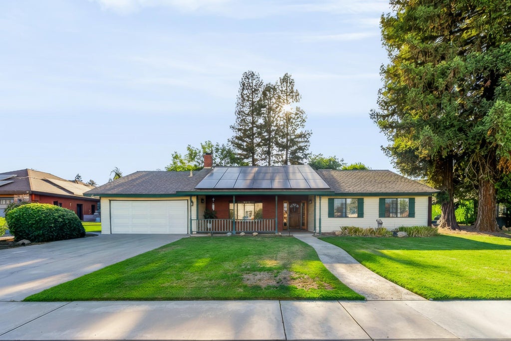 Photo of 1307 S Arkle Street, Visalia, CA 93292 (MLS # 243173)