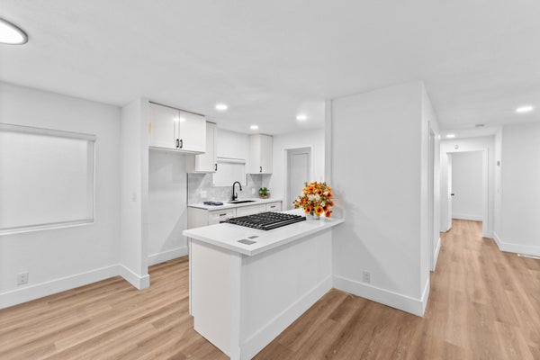 415 N AKERS ST, VISALIA, CA 93291 - Image 65dbbc6ac2f62eeb387666a46bb9ba4a/1269168199