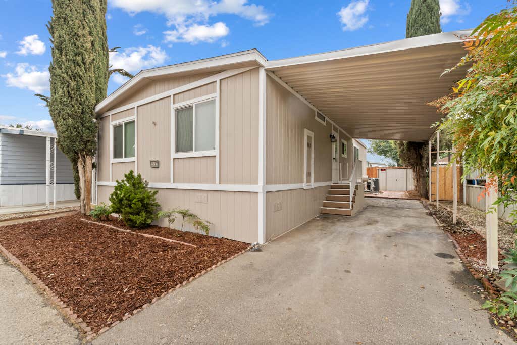 Photo of 415 N Akers Street, Visalia, CA 93291 (MLS # 241291)