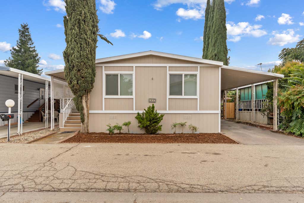 Photo of 415 N Akers Street, Visalia, CA 93291 (MLS # 241291)