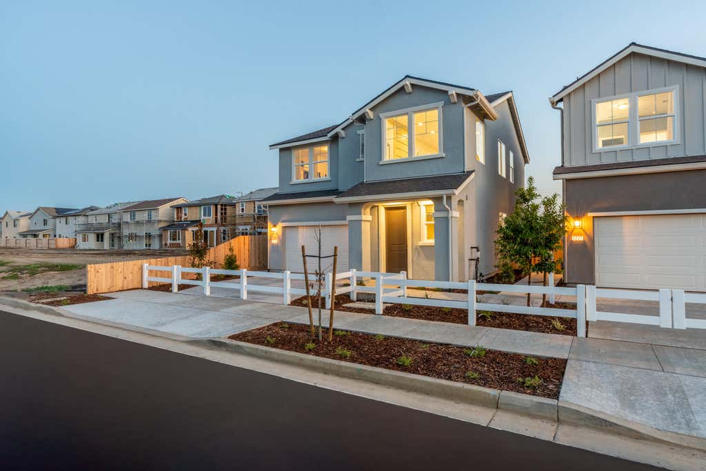 Photo of 3020 N Hickory Avenue, Visalia, CA 93291 (MLS # 242948)