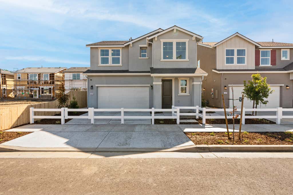 Photo of 3020 N Hickory Avenue, Visalia, CA 93291 (MLS # 242948)