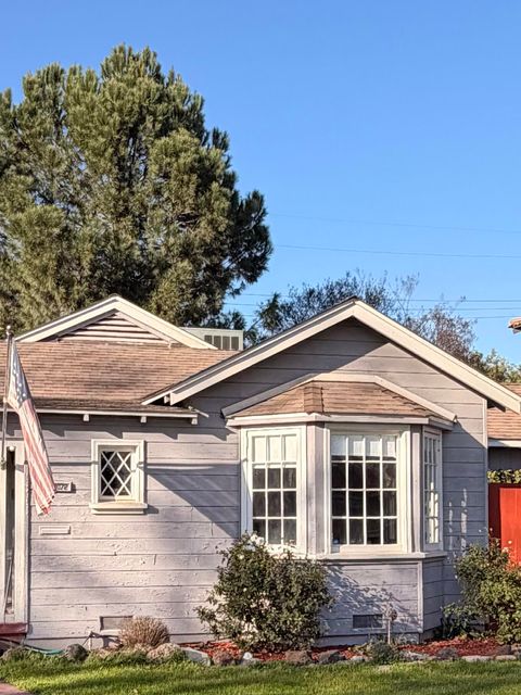 Photo of 1072 E Sycamore Avenue E, Tulare, CA 93274 (MLS # 240143)