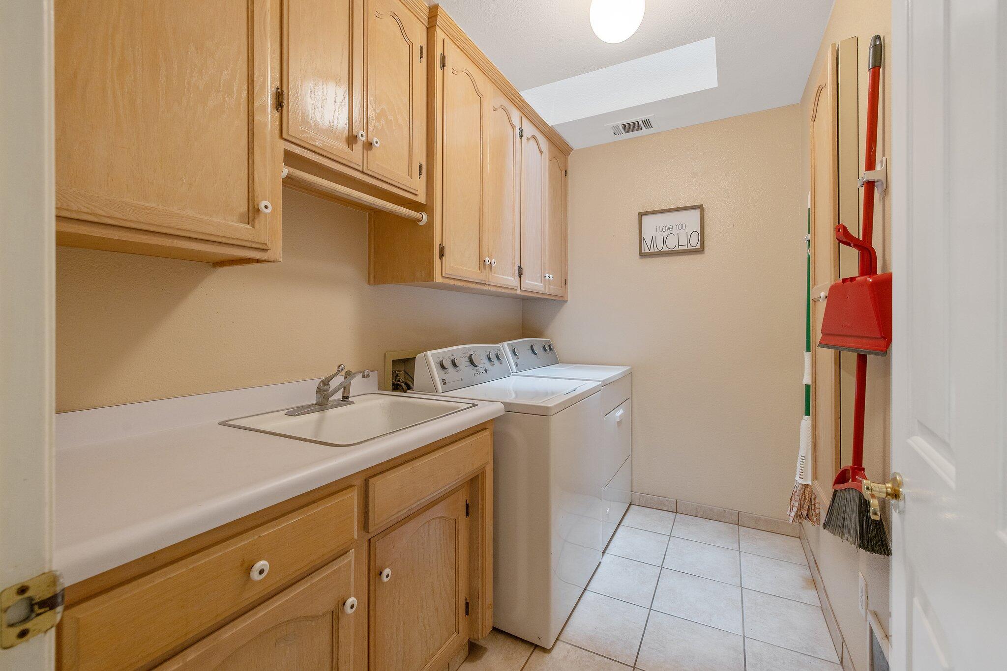 Visalia, California 93277, United States, 3 Bedrooms Bedrooms, ,3 BathroomsBathrooms,Residential,Pending,7521