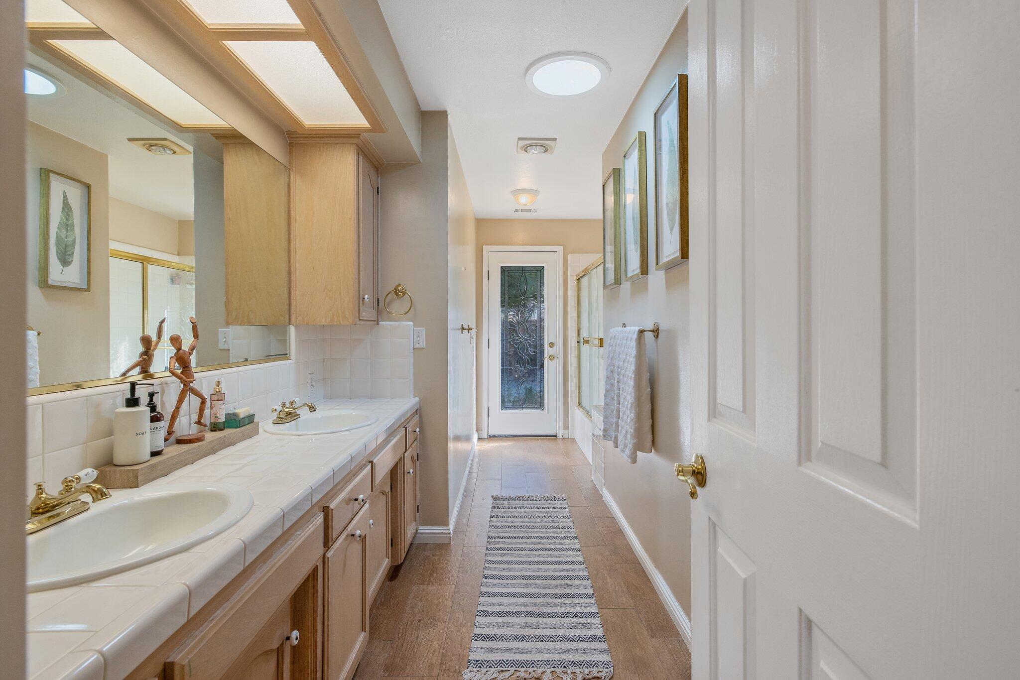 Visalia, California 93277, United States, 3 Bedrooms Bedrooms, ,3 BathroomsBathrooms,Residential,Pending,7521