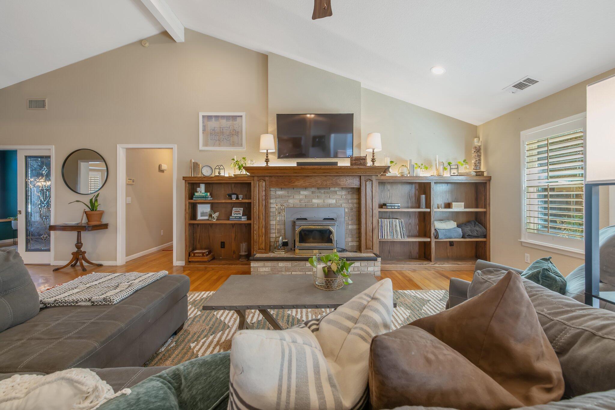 Visalia, California 93277, United States, 3 Bedrooms Bedrooms, ,3 BathroomsBathrooms,Residential,Pending,7521