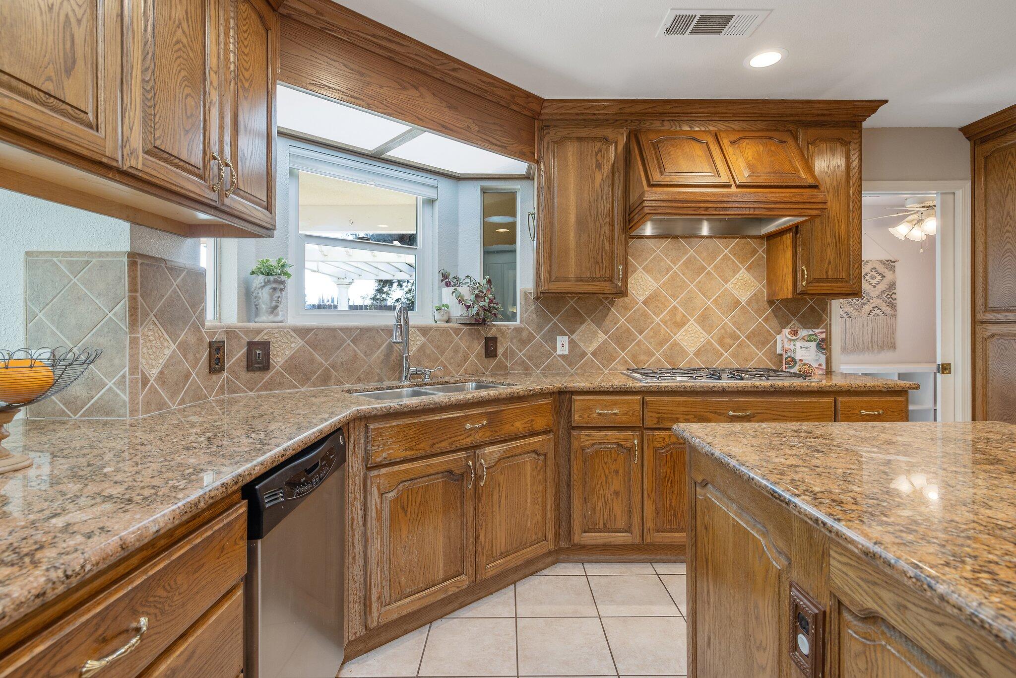 Visalia, California 93277, United States, 3 Bedrooms Bedrooms, ,3 BathroomsBathrooms,Residential,Pending,7521