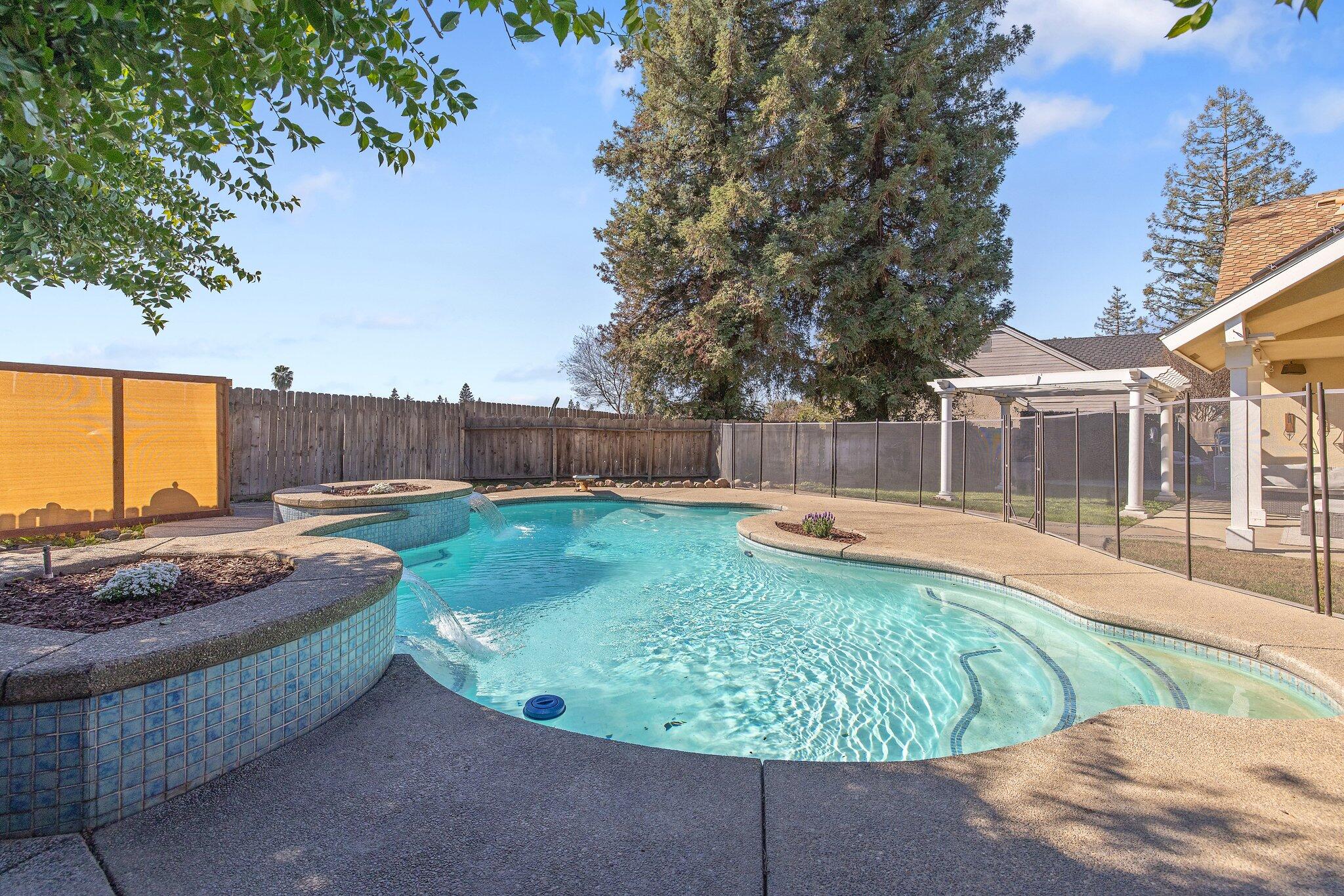 Visalia, California 93277, United States, 3 Bedrooms Bedrooms, ,3 BathroomsBathrooms,Residential,Pending,7521