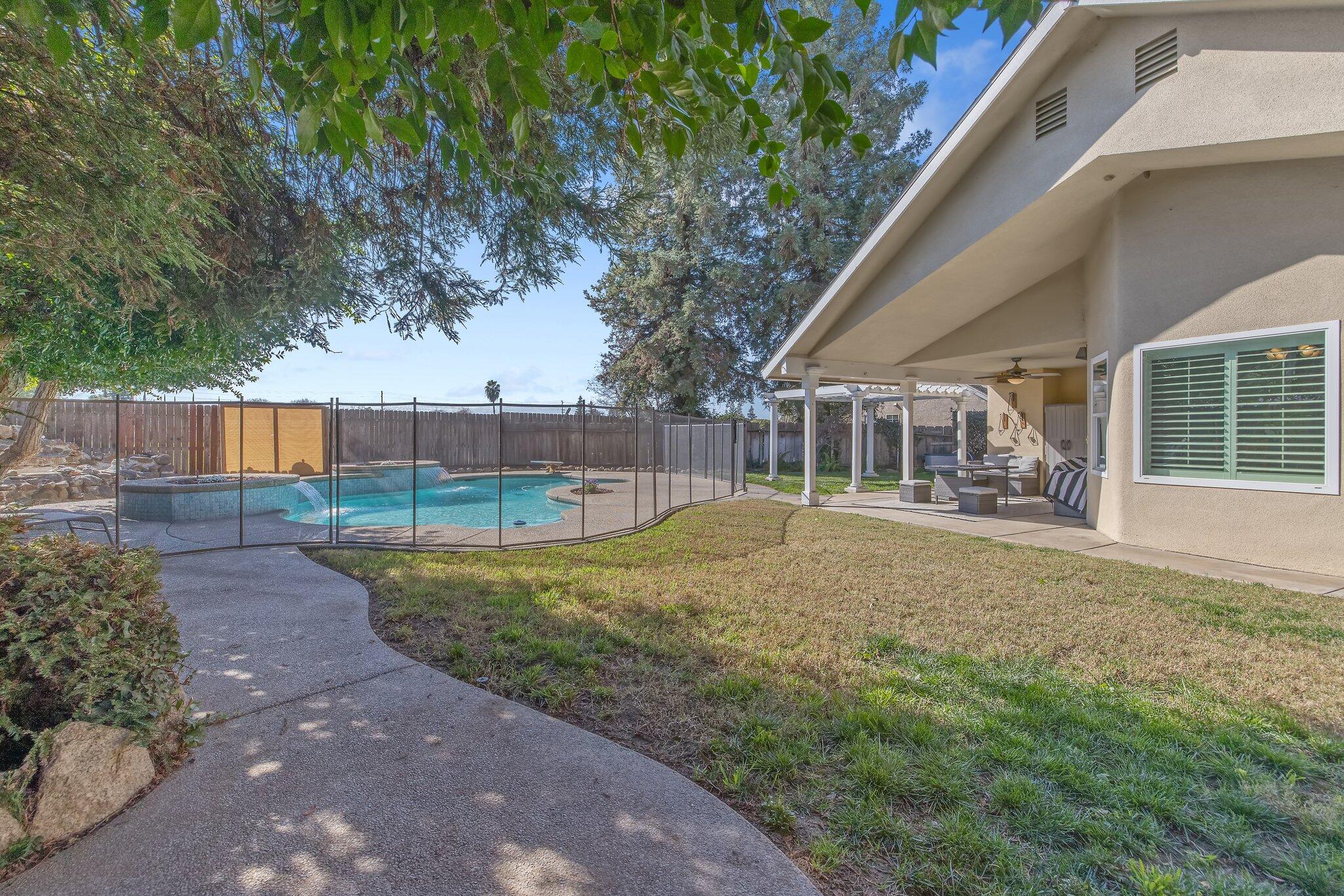 Visalia, California 93277, United States, 3 Bedrooms Bedrooms, ,3 BathroomsBathrooms,Residential,Pending,7521