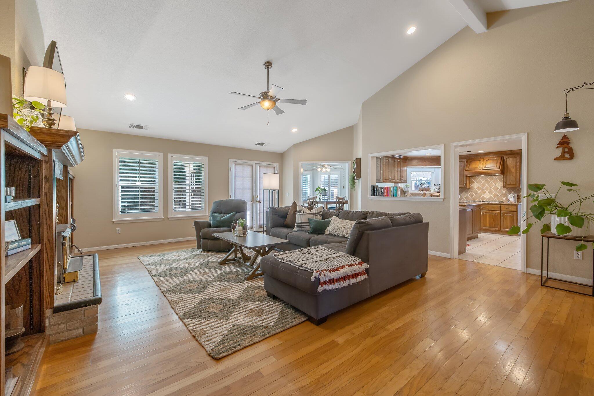 Visalia, California 93277, United States, 3 Bedrooms Bedrooms, ,3 BathroomsBathrooms,Residential,Pending,7521