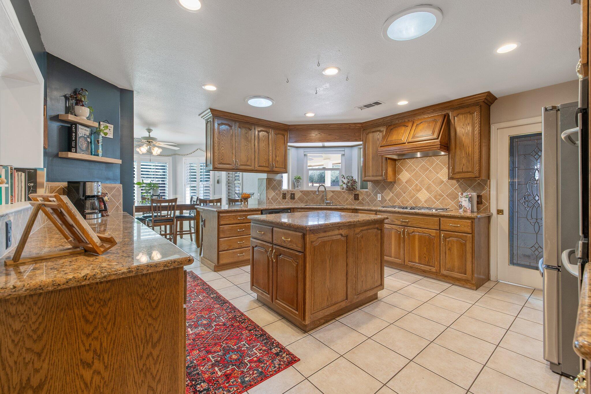 Visalia, California 93277, United States, 3 Bedrooms Bedrooms, ,3 BathroomsBathrooms,Residential,Pending,7521