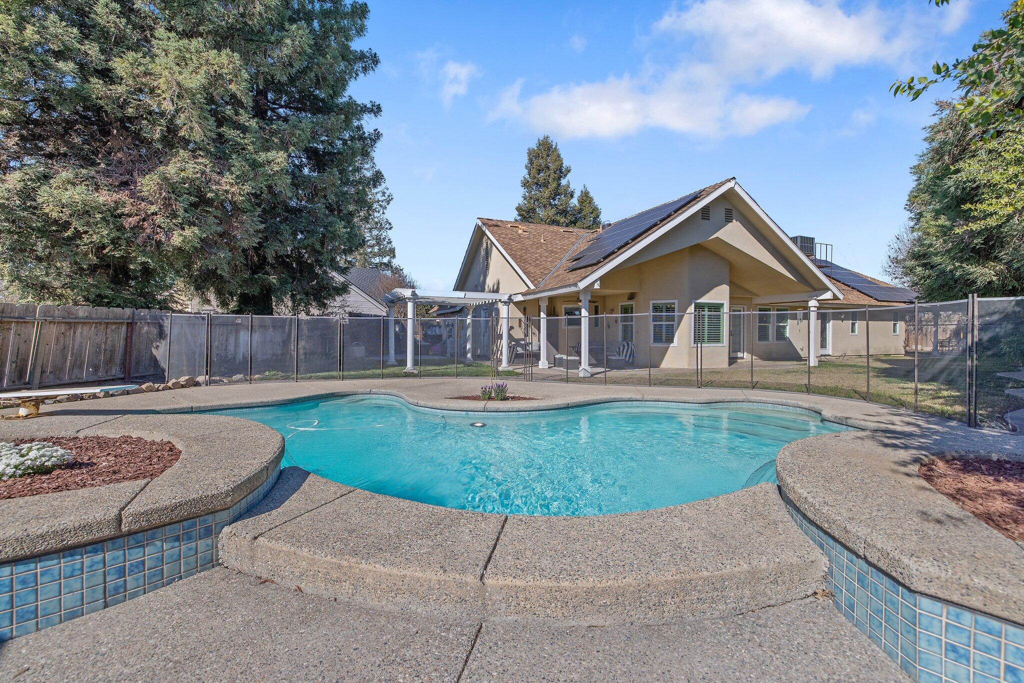 Visalia, California 93277, United States, 3 Bedrooms Bedrooms, ,3 BathroomsBathrooms,Residential,Pending,7521