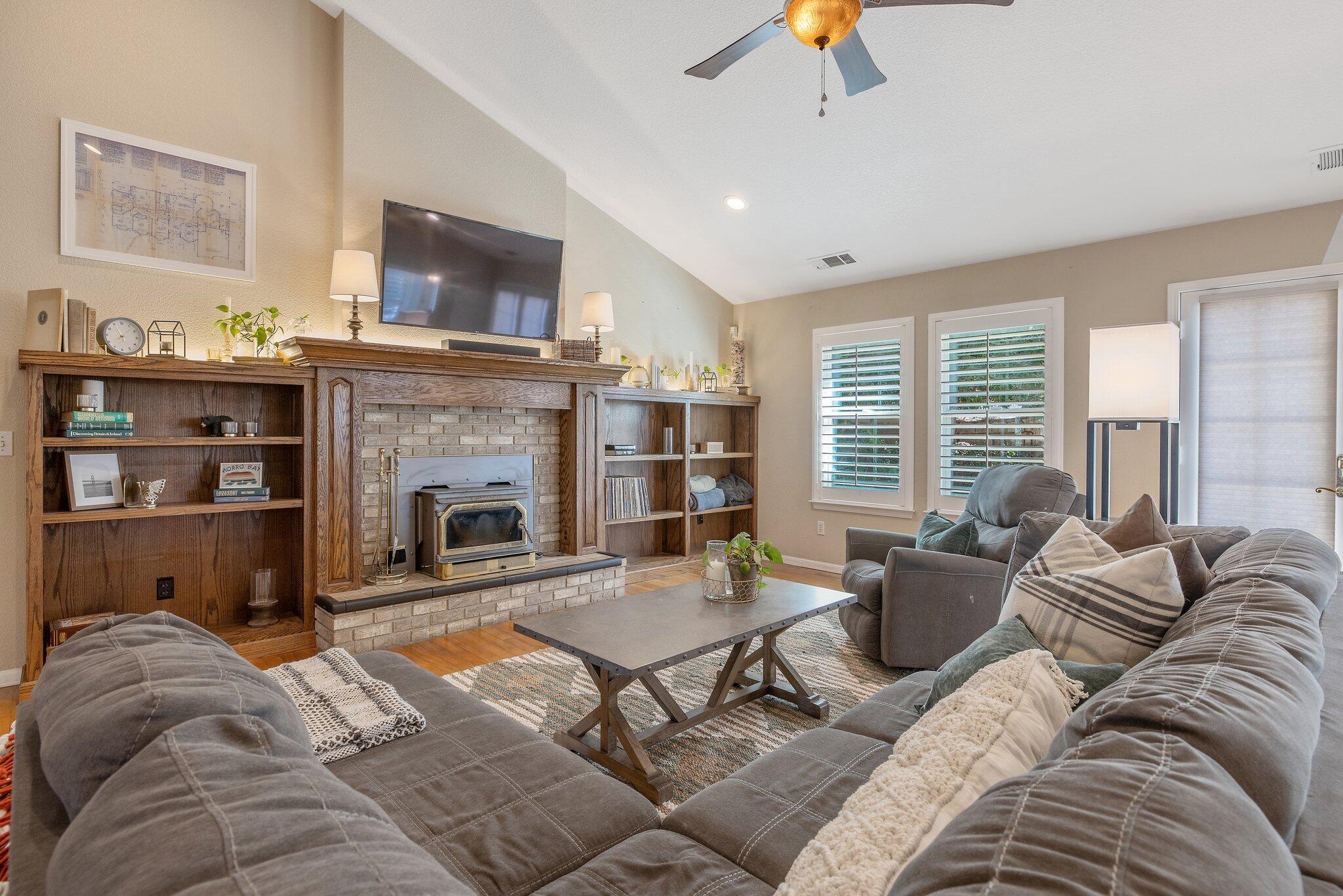 Visalia, California 93277, United States, 3 Bedrooms Bedrooms, ,3 BathroomsBathrooms,Residential,Pending,7521