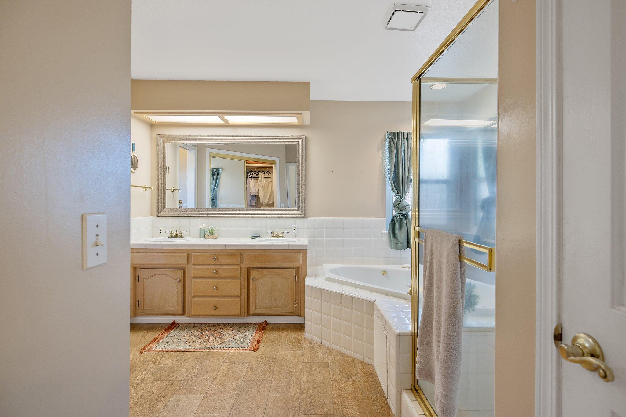 Visalia, California 93277, United States, 3 Bedrooms Bedrooms, ,3 BathroomsBathrooms,Residential,Pending,7521