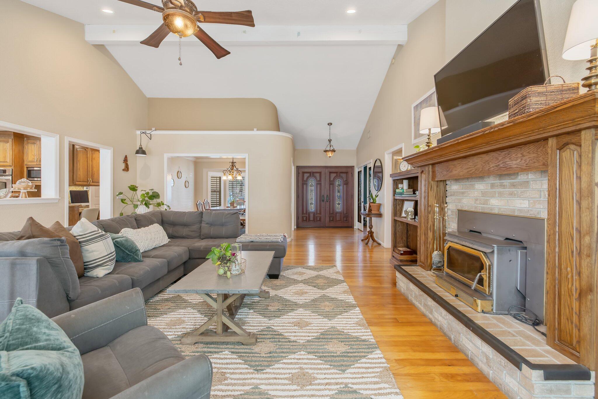 Visalia, California 93277, United States, 3 Bedrooms Bedrooms, ,3 BathroomsBathrooms,Residential,Pending,7521