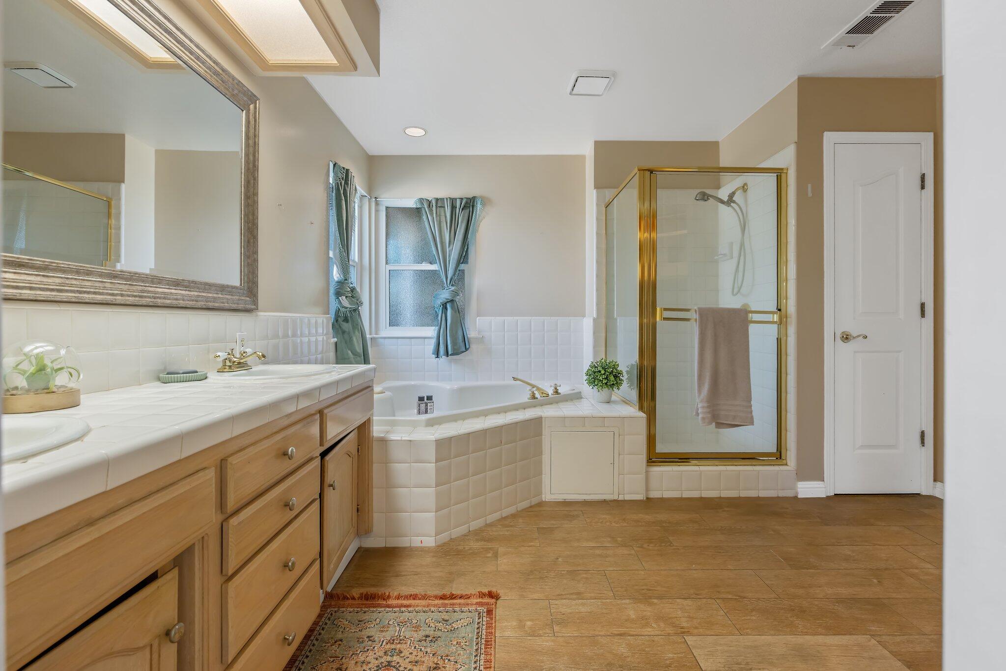 Visalia, California 93277, United States, 3 Bedrooms Bedrooms, ,3 BathroomsBathrooms,Residential,Pending,7521