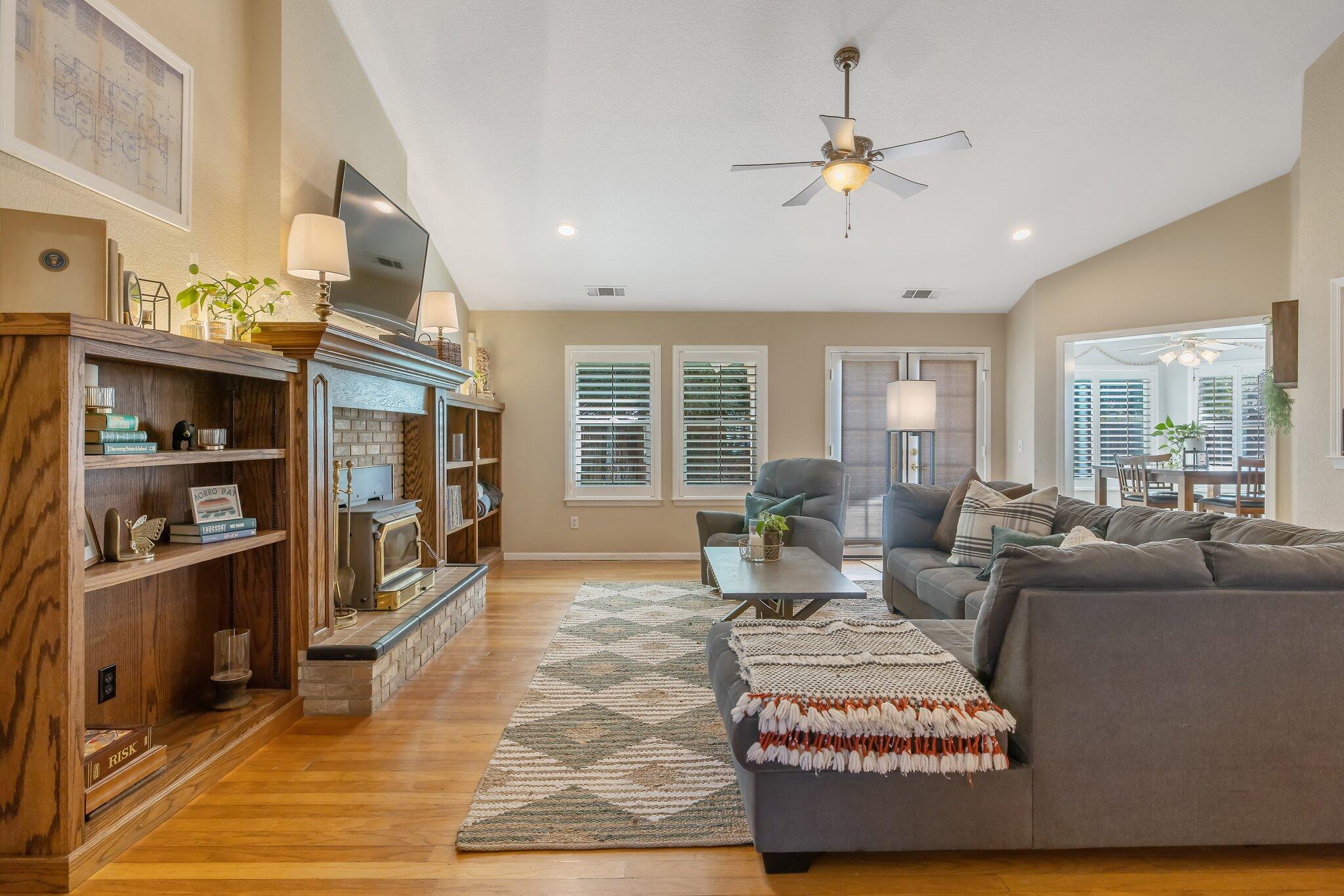 Visalia, California 93277, United States, 3 Bedrooms Bedrooms, ,3 BathroomsBathrooms,Residential,Pending,7521