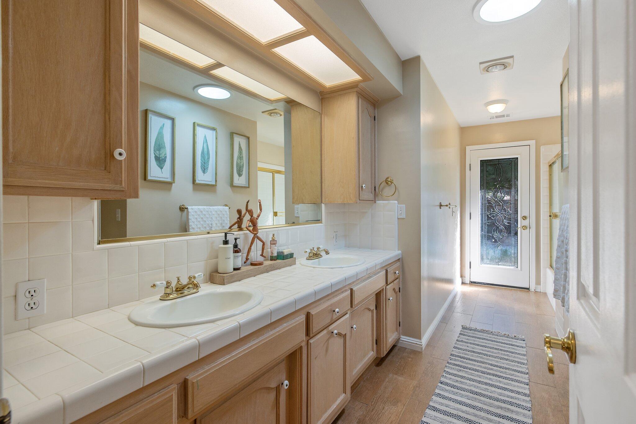 Visalia, California 93277, United States, 3 Bedrooms Bedrooms, ,3 BathroomsBathrooms,Residential,Pending,7521