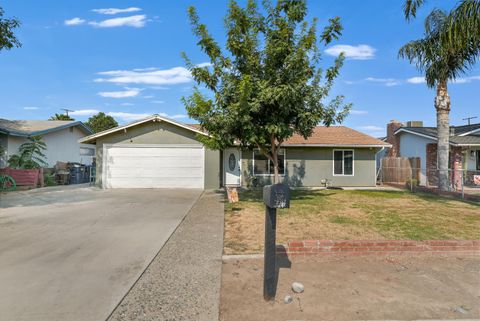 Photo of 1061 Laurel Avenue, Lindsay, CA 93247 (MLS # 239848)