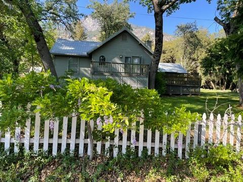 Photo of 46967 Blue Ridge Drive, Springville, CA 93265 (MLS # 242111)