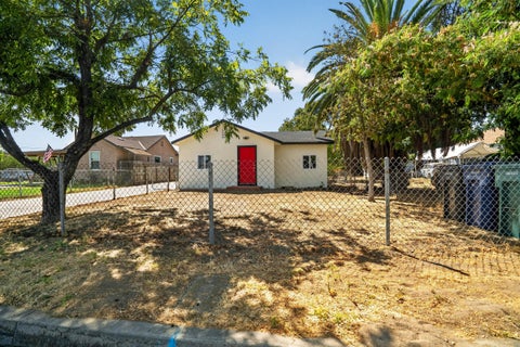 Photo of 765 S Pratt Street, Tulare, CA 93274 (MLS # 243520)