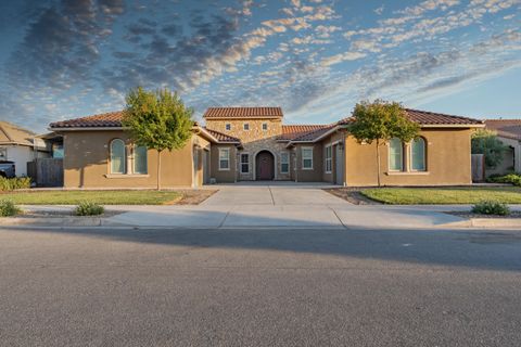 Photo of 3601 W Lark Avenue, Visalia, CA 93291 (MLS # 241602)