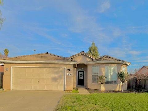 Photo of 1820 N Shady Street, Visalia, CA 93291 (MLS # 239171)
