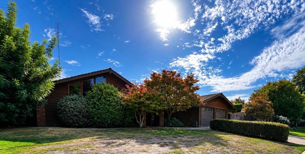 Photo of 15017 El Rancho Avenue, Visalia, CA 93292 (MLS # 244607)