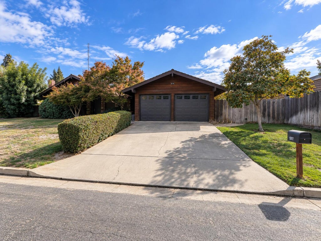 Photo of 15017 El Rancho Avenue, Visalia, CA 93292 (MLS # 244607)