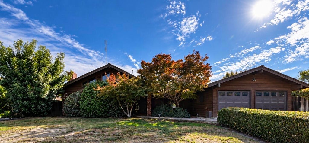 Photo of 15017 El Rancho Avenue, Visalia, CA 93292 (MLS # 244607)