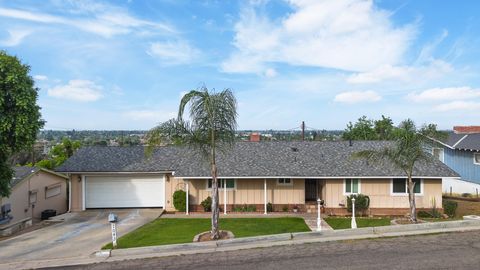 Photo of 1043 N Highland Drive, Porterville, CA 93257 (MLS # 240721)