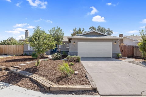 Photo of 2635 W Monte Vista Avenue, Visalia, CA 93277 (MLS # 244449)