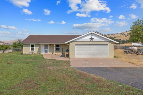 Photo of 7272 Lupine Drive, Sanger, CA 93657 (MLS # 241182)