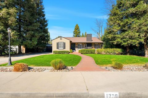 Photo of 1708 W Myrtle Avenue, Visalia, CA 93277 (MLS # 239868)