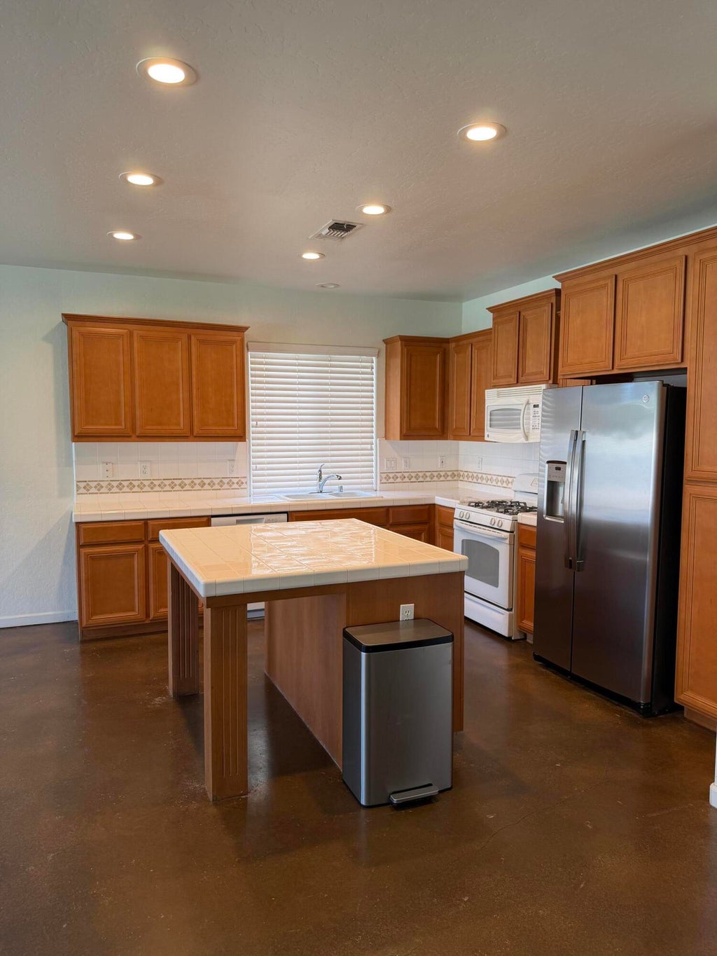 Photo of 1439 N Mendonca Street, Visalia, CA 93291 (MLS # 243032)