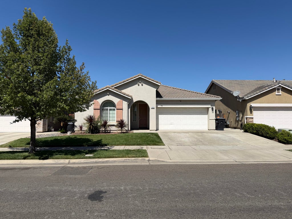 Photo of 1439 N Mendonca Street, Visalia, CA 93291 (MLS # 243032)