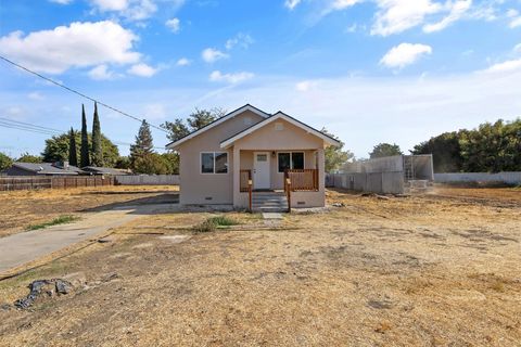 Photo of 1344 S Liberty Street, Visalia, CA 93292 (MLS # 239517)