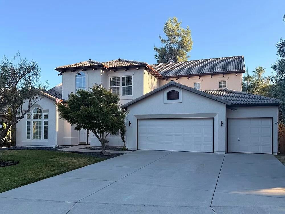 Photo of 5408 W Perez Avenue, Visalia, CA 93291 (MLS # 242387)