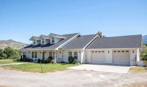 Photo of 32491 Pleasant Oak Drive, Springville, CA 93265 (MLS # 239691)