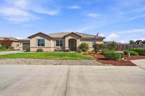 Photo of 3289 Alexandria Street, Tulare, CA 93274 (MLS # 243870)