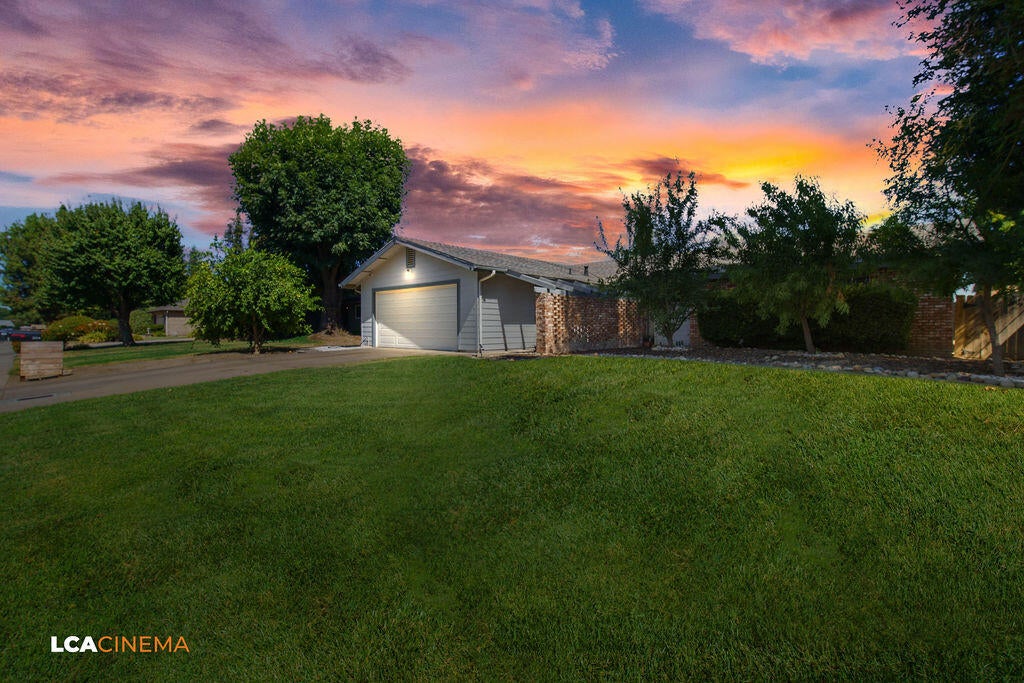 Photo of 3004 W Evergreen Avenue, Visalia, CA 93277 (MLS # 243360)