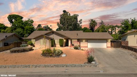 Photo of 25 Fairway Drive, Porterville, CA 93257 (MLS # 241608)