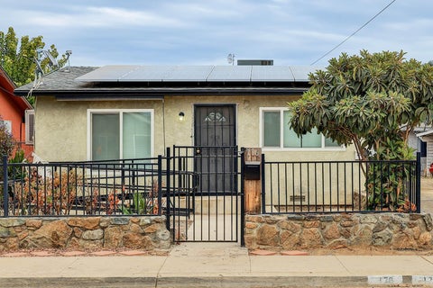 Photo of 176 N Manzanillo Street, Woodlake, CA 93286 (MLS # 242158)