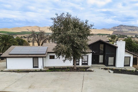 Photo of 1112 N Scenic Drive, Porterville, CA 93257 (MLS # 244624)