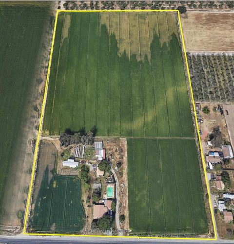 Photo of 32437 124, Visalia, CA 93291 (MLS # 238208)