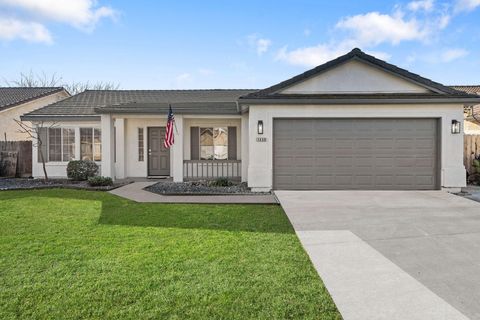 Photo of 1459 Chimney Way, Lemoore, CA 93245 (MLS # 239250)