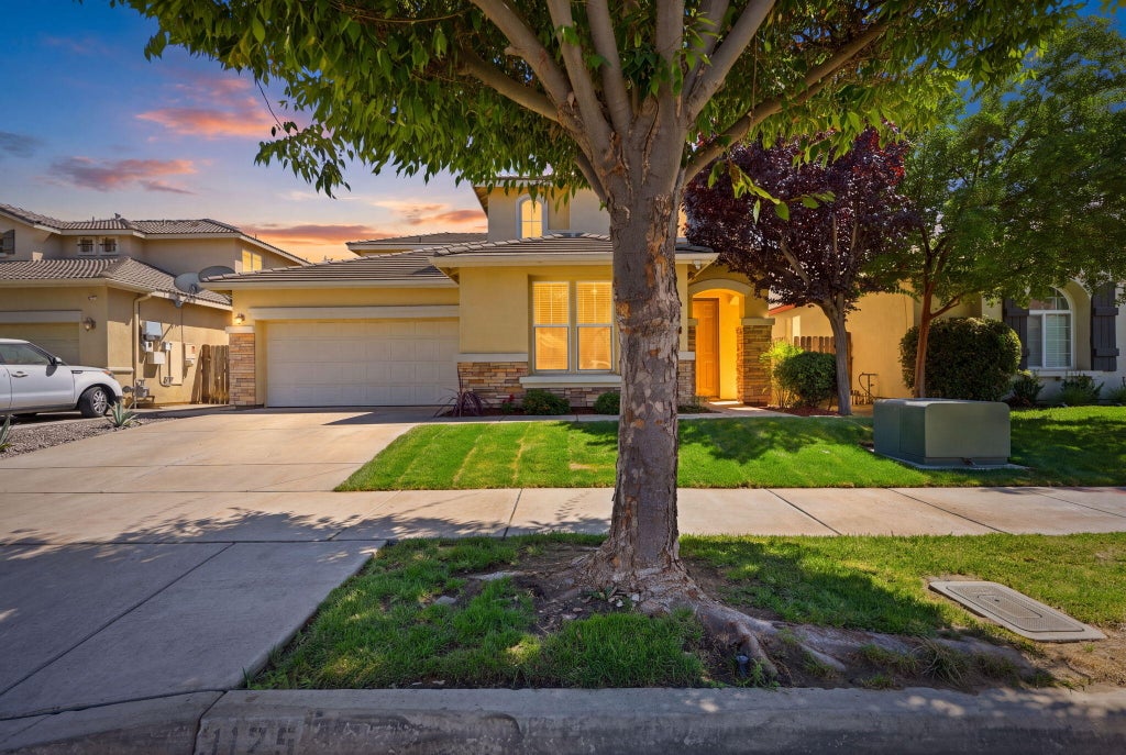 Photo of 3125 W Delta Avenue, Visalia, CA 93291 (MLS # 243369)